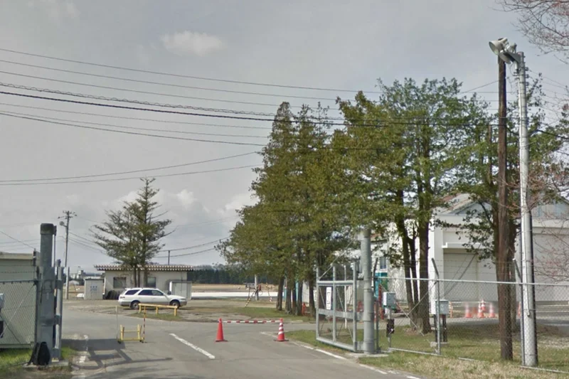 霞目飛行場まで車で14分。