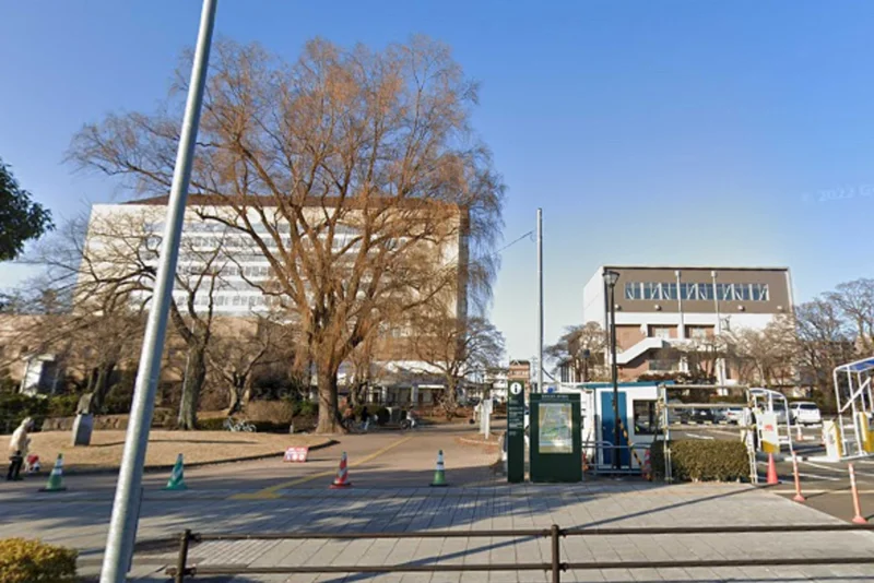 仙台市若林区役所まで車で11分。