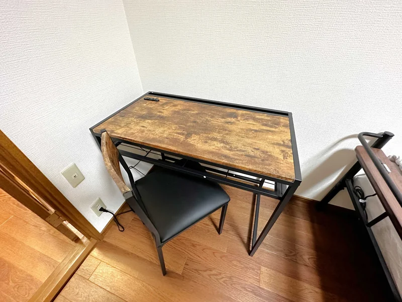 デスクのご用意がございますので、在宅などのお仕事も可能♪WiFiのレンタルも行っております★