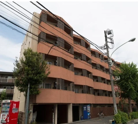 写真はお部屋のイメージです。ラグなどの室内装飾はございません。