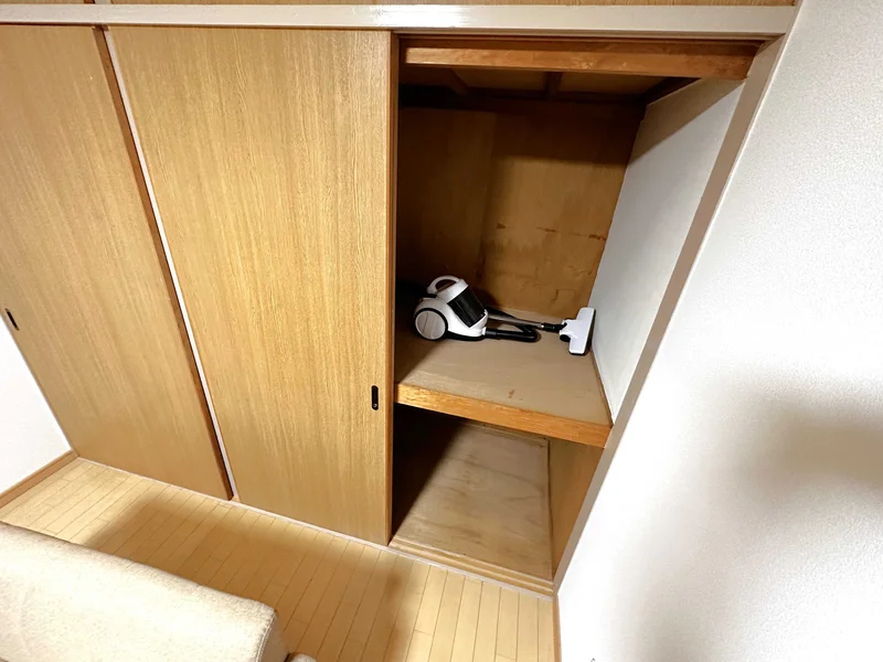 大容量の押入がございます(^^)/パラソルハンガー、掃除機もございますので長期利用でも安心★