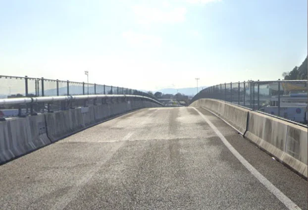 大津ICまで車で5分、2km。