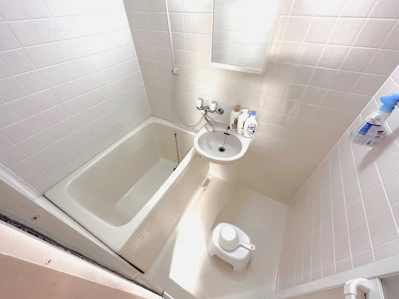 シャンプーやリンス、ボディソープ、バスマジックリンも完備です☆掃除用のスポンジもご用意しております