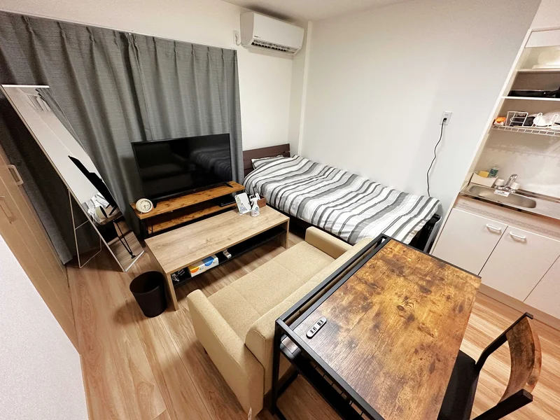 「荷物は一つだけ持ってきても、快適に生活できる」をモットーにした、滋賀大津(滋賀病院前)のウィークリーマンションの室内画像です。また、長期滞在のお客様向けに、滋賀大津(滋賀病院前)のマンスリーマンションプランもご用意しています。