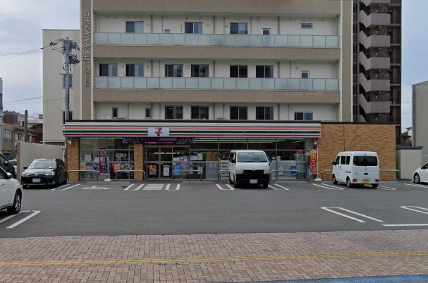 セブン-イレブン 久留米荘島町店まで徒歩2分。