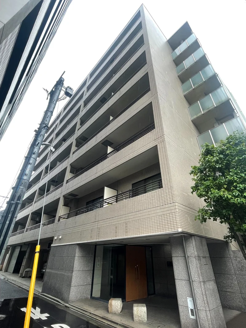 写真はお部屋のイメージです。ラグなどの室内装飾はございません。