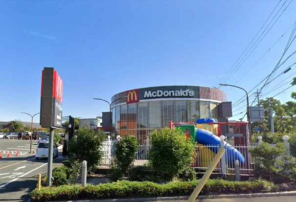 マクドナルド １号線殿田橋店まで車で10分。