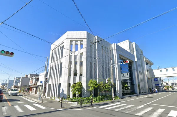 光生会病院まで車で10分。