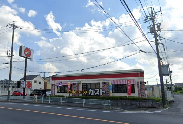 ガスト 春日井柏井店まで車で6分。