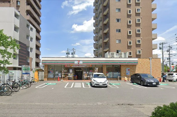 セブン-イレブン 春日井中央通店まで徒歩3分。