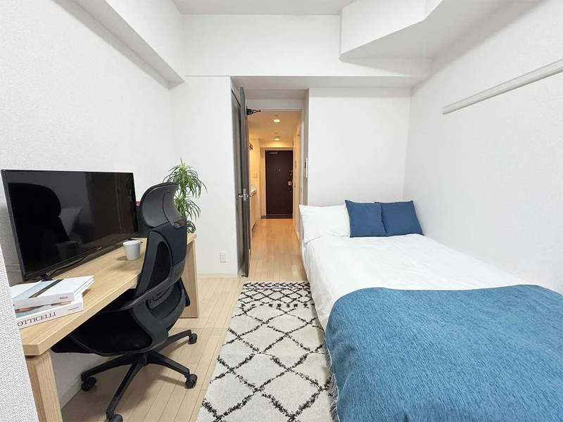 写真はお部屋のイメージです。ラグなどの室内装飾はございません。