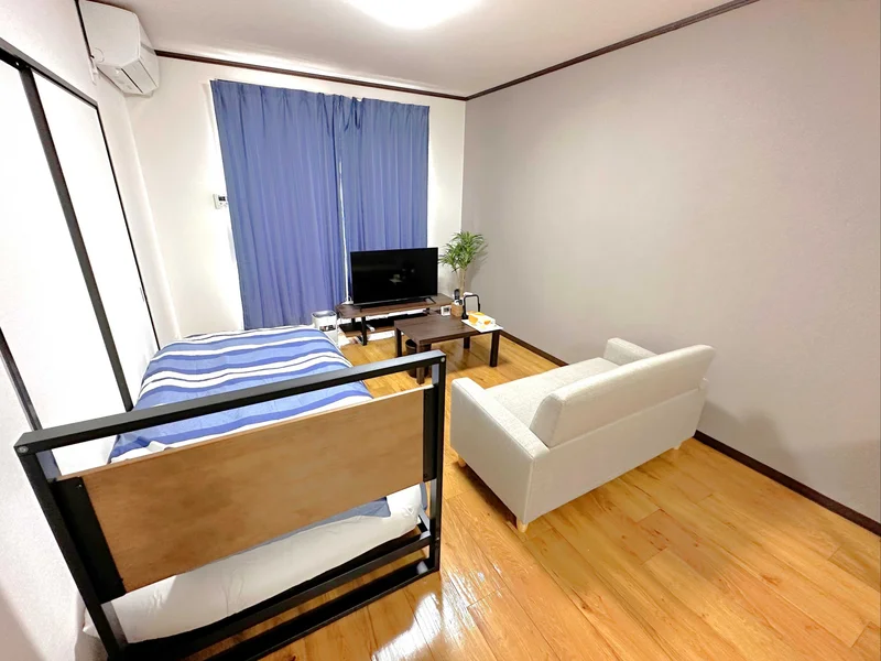 「荷物は一つだけ持ってきても、快適に生活できる」をモットーにした、草津駅前(草津野村)のウィークリーマンションの室内画像です。また、長期滞在のお客様向けに、草津駅前(草津野村)のマンスリーマンションプランもご用意しています。