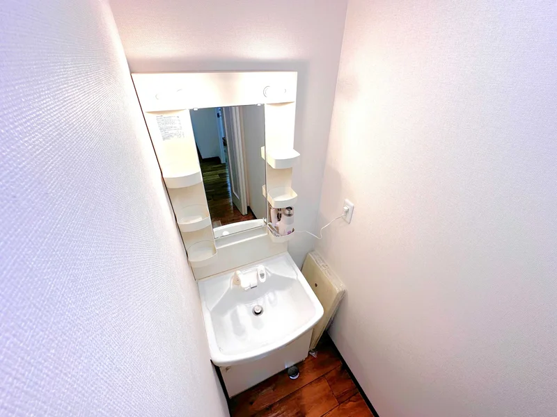 独立洗面台です♪洗濯機も室内に設置しており、草津駅前(草津野村)ウィークリーマンションでは、洗濯用洗剤もご用意しており、ご入居後すぐにご利用が可能です(^^♪