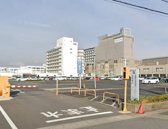 滋賀県立総合病院まで車で13分、4.9km。