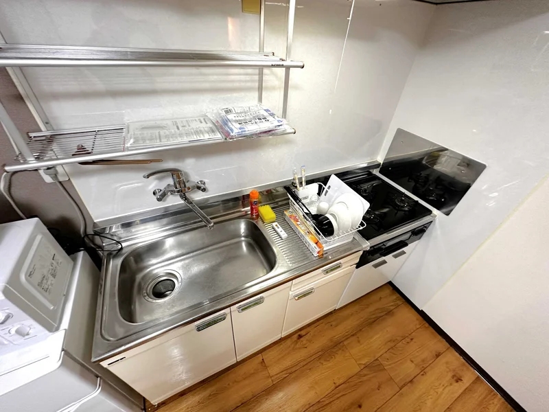 【キッチン画像】草津駅前(草津野村)ウィークリーマンションでは、冷蔵庫や電子レンジ・ケトル・炊飯器などもご用意しております(*'ω'*)