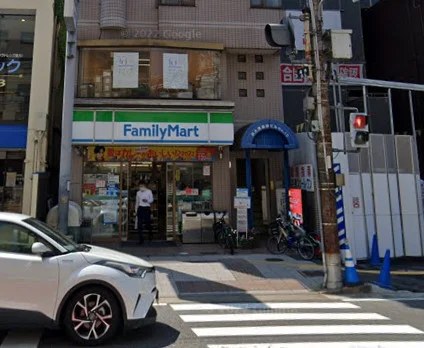 ファミリーマート びわ湖浜大津駅前店まで徒歩10分、750m。