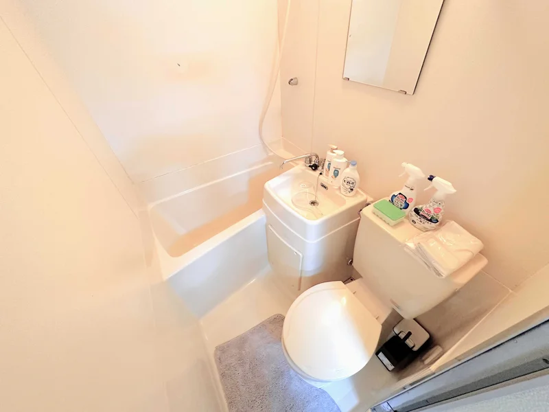 シャンプーやリンス、ボディソープ、バスマジックリンも完備です☆掃除用のスポンジもご用意しております