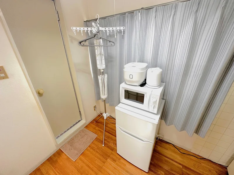 冷蔵庫・電子レンジ・炊飯器・ケトルを常備設置しております(^^)/