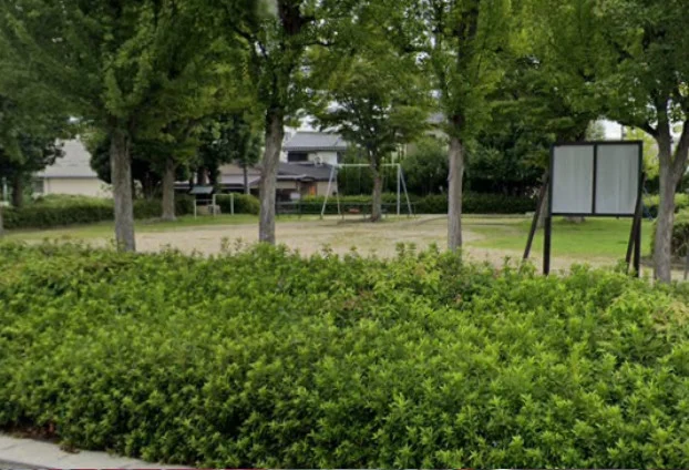 瀬田焼野児童公園まで徒歩６分、400ｍ。