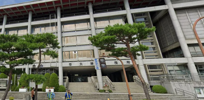 大津市役所まで車で15分、6.1km。