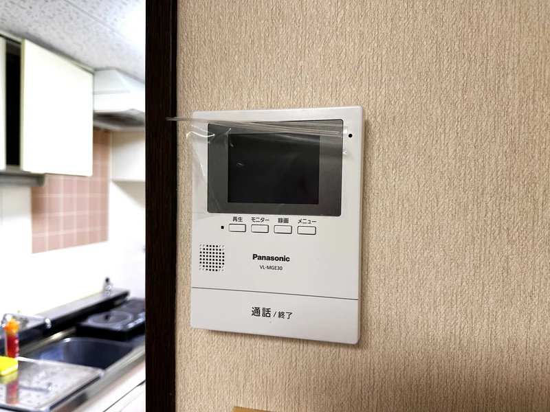 【設備画像】防犯対策もバッチリ★TV付きインターホンは女性の富山県高岡市ウィークリーマンションでの1人暮らしでも安心してお過ごしいただけます♪