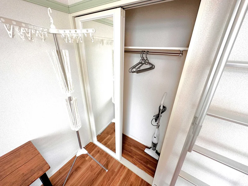 テレビ、ソファー、空気清浄機、テーブル、ゴミ箱、掃除機やパラソルハンガー、DVDプレイヤーも完備!!高岡(高岡市役所前)ウィークリーマンション高岡(高岡市役所前)マンスリーマンションは長期、中期、短期宿泊に適した室内となっております。