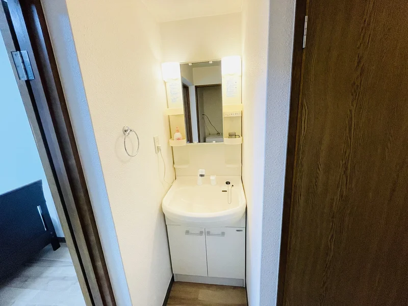 嬉しい独立洗面台付★☆忙しい朝でも余裕をもって身だしなみが整えることができます♪