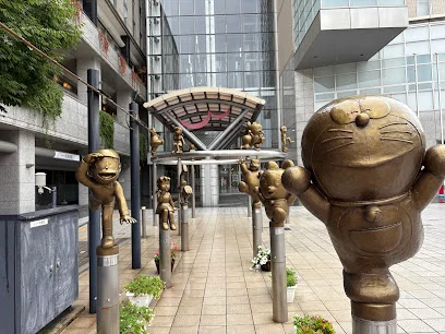 ドラえもんの散歩道まで車で7分