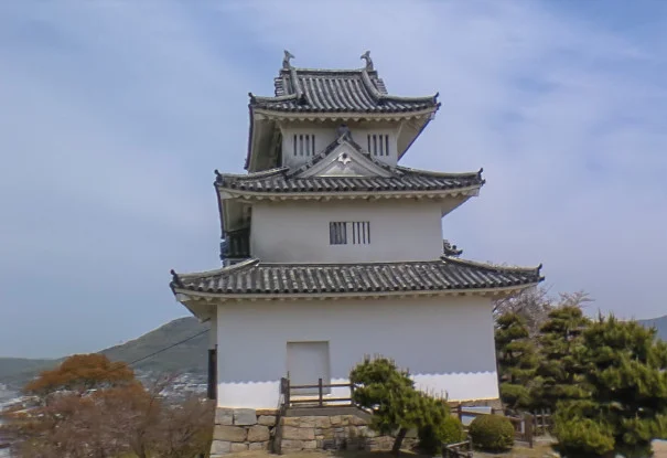 丸亀城まで車で40分、27.5km。