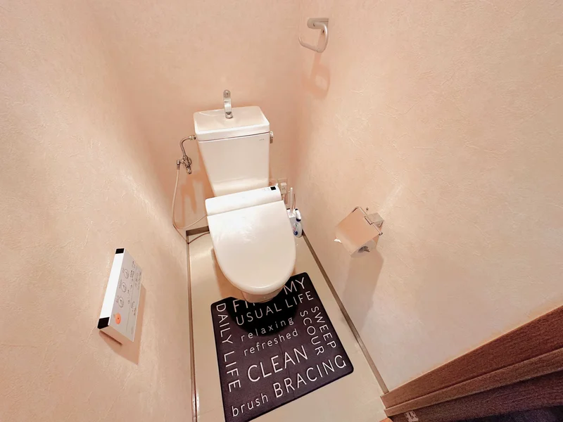 【トイレ画像】ウォシュレット付トイレです(*^^)v清掃道具もご用意しております☆彡瓦町駅前（香川県高松市）ウィークリーマンションでは標準設備です♪