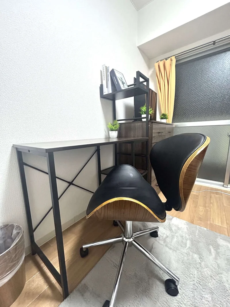 デスク・チェアも完備♪お仕事に♪