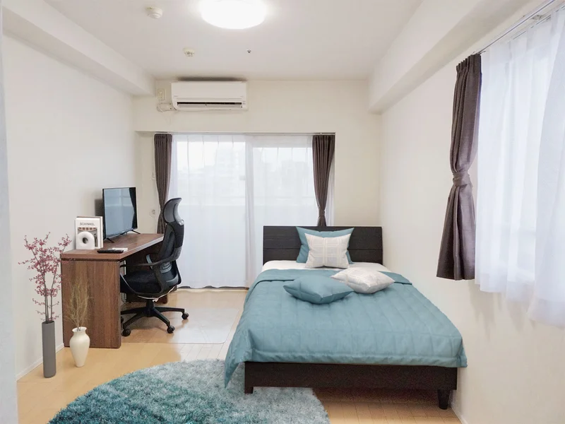 写真はお部屋のイメージです。ラグなどの室内装飾はございません。