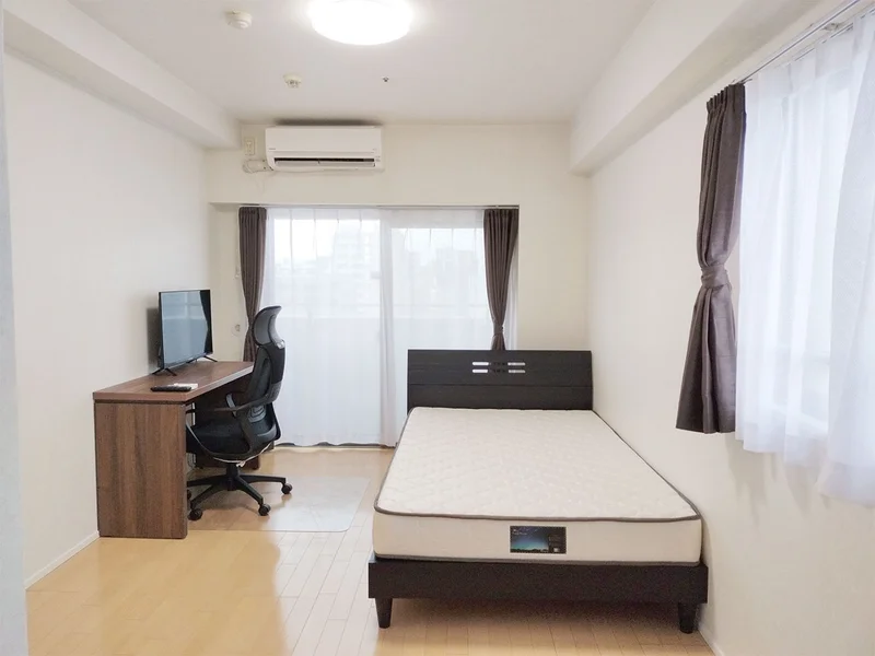 写真はお部屋のイメージです。ラグなどの室内装飾はございません。