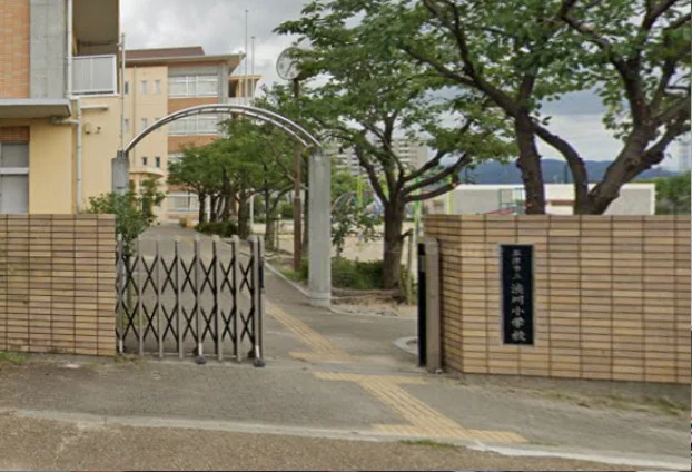 草津市立渋川小学校まで車で6分、1.8ｋｍ。