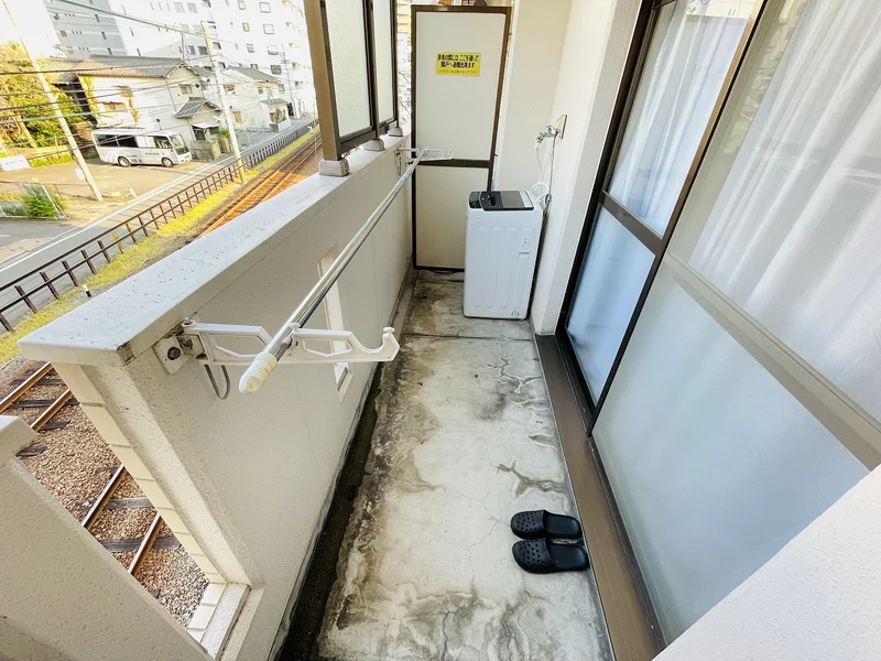 洗濯竿・スリッパ備え付☆入居中洗濯もできるので、コインランドリーに行かなくても大丈夫☆☆