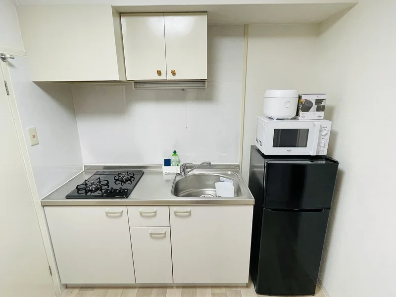 冷蔵庫・炊飯器・ケトルがありますので、自炊できます♪