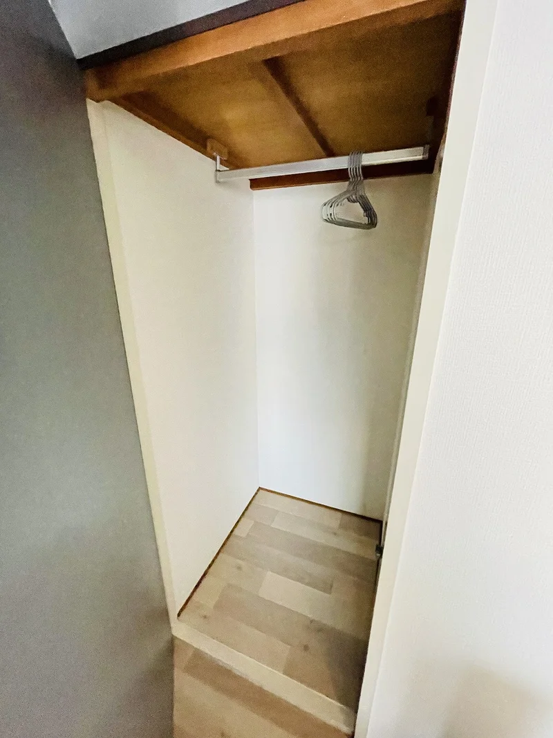 収納スペース有★☆長期滞在でも安心！！嬉しいポール付☆☆