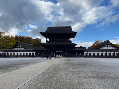瑞龍寺仏殿まで徒歩14分