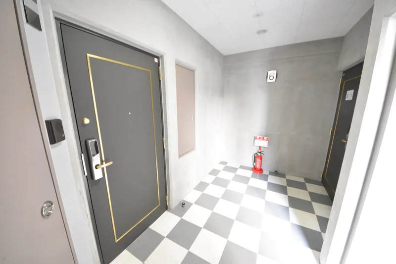 ※写真は6階の共有部です。