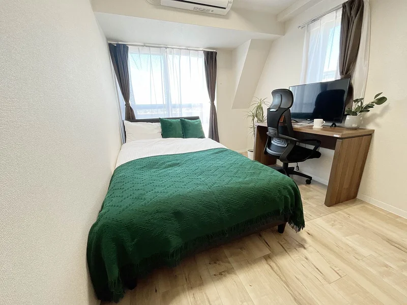 写真はお部屋のイメージです。ラグなどの室内装飾はございません。