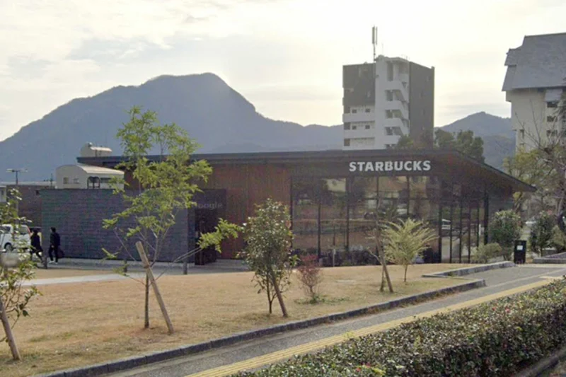 スターバックス コーヒー 別府公園店まで車で8分。