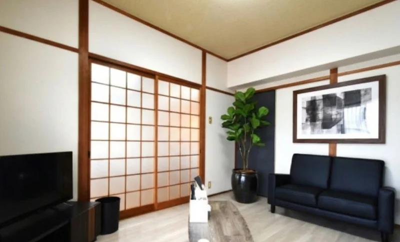 部屋数があるファミータイプで複数名だと割安なお得なマンスリーマンション！※植木と額は写真用です。