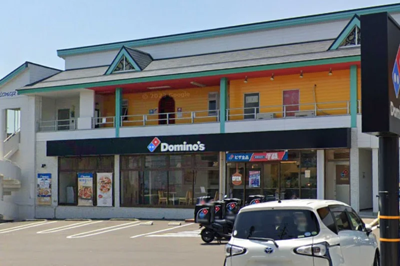 ドミノ・ピザ別府市役所通り店まで車で6分。