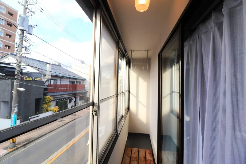 室内で衣服を干すことができます