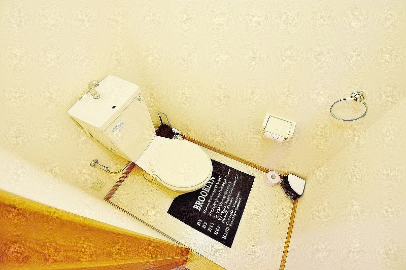 【トイレ画像】ウォシュレット付トイレです(*^^)v清掃道具もご用意しております☆彡四日市市(四日市塩浜駅前)ウィークリーマンションでは標準設備です♪