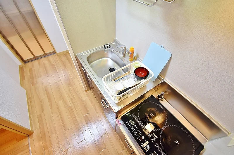 【イメージ】キッチンには冷蔵庫、ケトル、炊飯器、調理器具を完備。ホテルと違い自炊できるのでで長期ご利用のお客様でも安心ですね！三豊市(ゆめタウン三豊)ウィークリーマンションの強みです♪