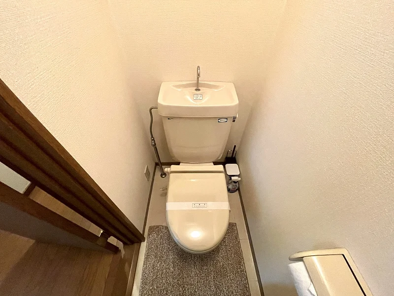 トイレ用洗剤、ブラシをご用意しておりますので長期ご利用の場合の気になる汚れなどもお掃除して頂けます♪オプション不要の滋賀大津駅前ウィークリーマンション。