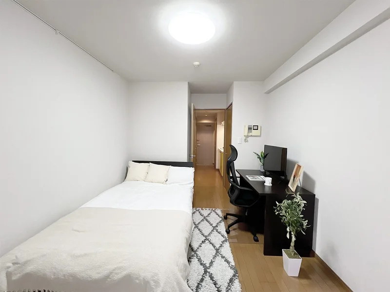 写真はお部屋のイメージです。ラグなどの室内装飾はございません。