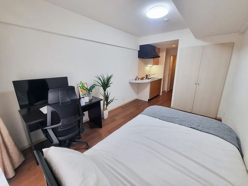 写真はお部屋のイメージです。ラグなどの室内装飾はございません。