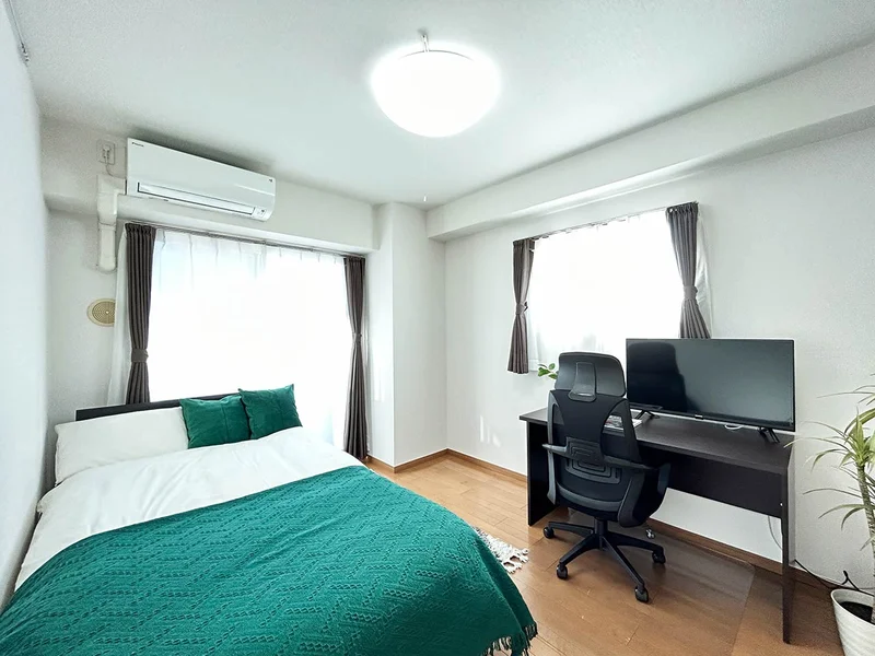 写真はお部屋のイメージです。ラグなどの室内装飾はございません。